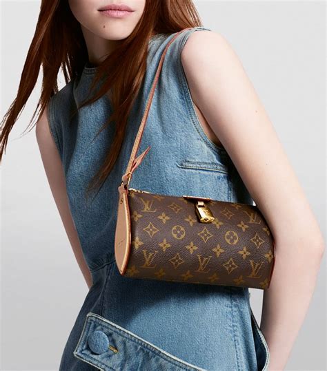 Products by Louis Vuitton: Pochette Tirette